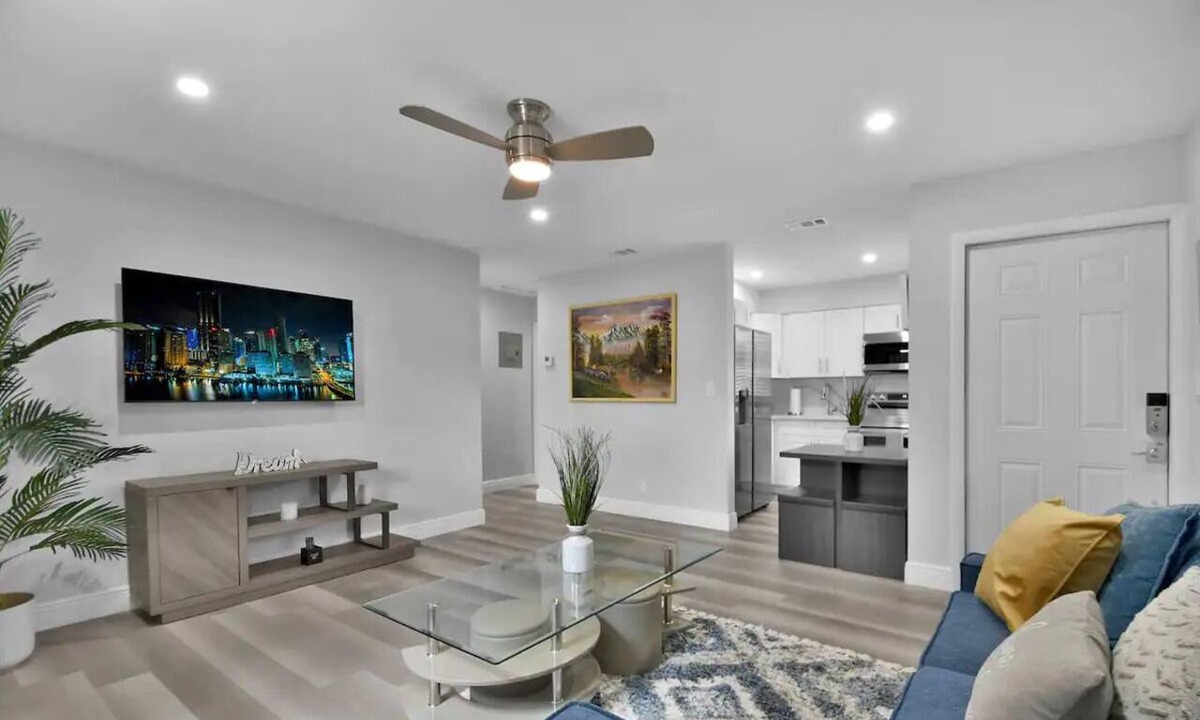 Riverside Park Condo | Exclusive 2 Bedroom Condo- Free Parking