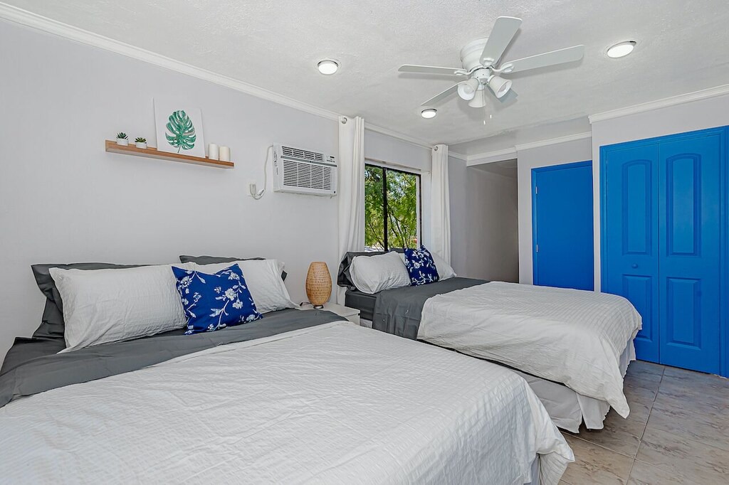North Bay Village House | ⭐️EXCLUSIVE BLUE HOUSE - 5 BR 3 BR - 👙POOL & BBQ