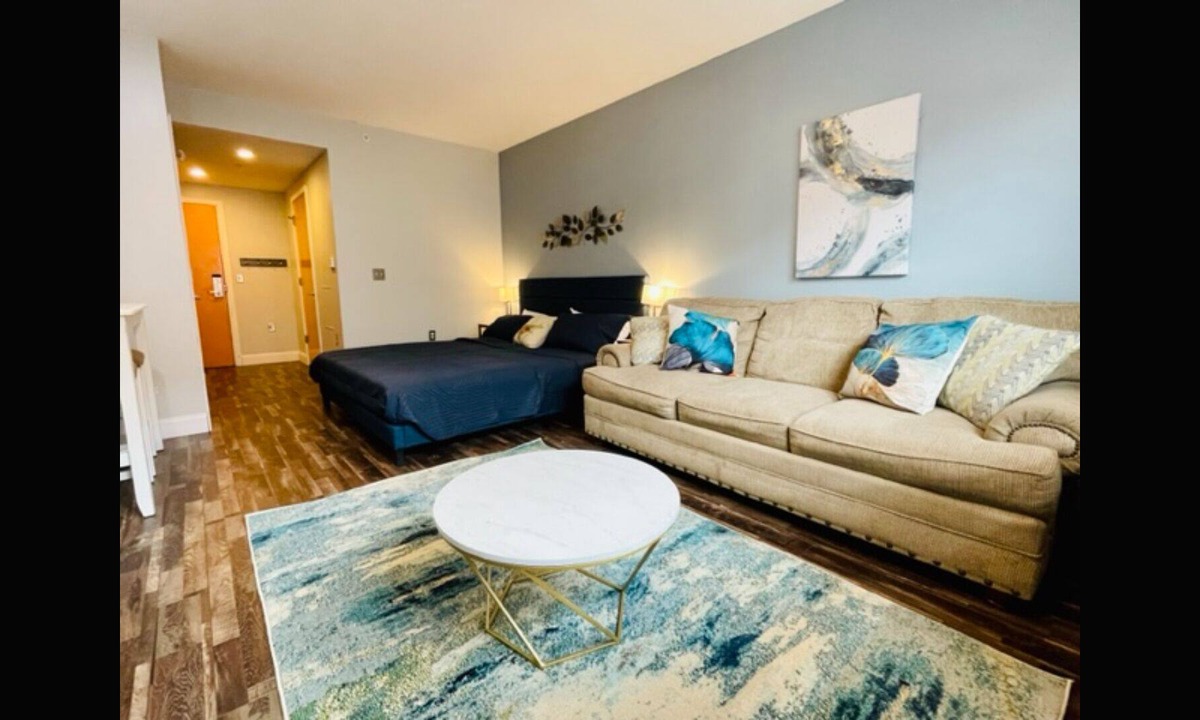 Edray Condo | Expedition 215| Ski in/out, A/C, Central village