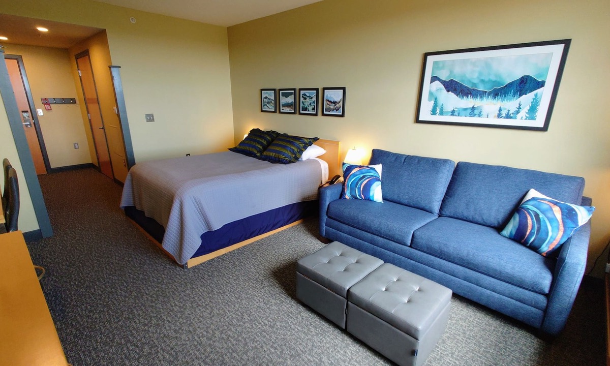 Edray Condo | Expedition Station in Snowshoe Village Ski-in Ski-out with Slope Side View