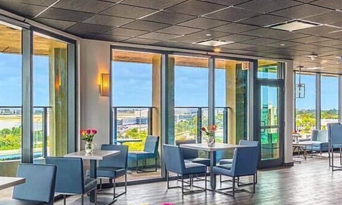 Miami Springs Hotel | Experience Soothing Moments & Luxury! 2 Comfortable Units, Onsite Pool