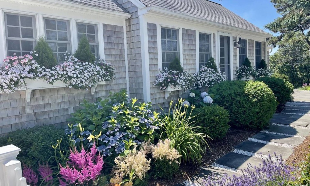 West Chatham House | Experience the charm of a beautiful seaside cottage just steps from Ridgevale Beach!