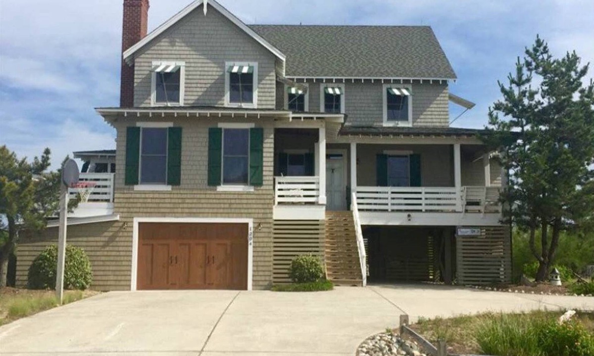 Ocean Hill Cottage | Experience the magic of Corolla - Ocean Views 6 bedroom cottage steps to beach