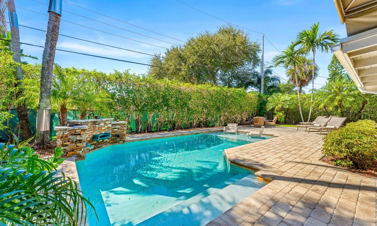 Lauderdale-by-the-Sea House | Experience the ultimate in luxury living at this stunning 3-bedroom, 2-bathroom home