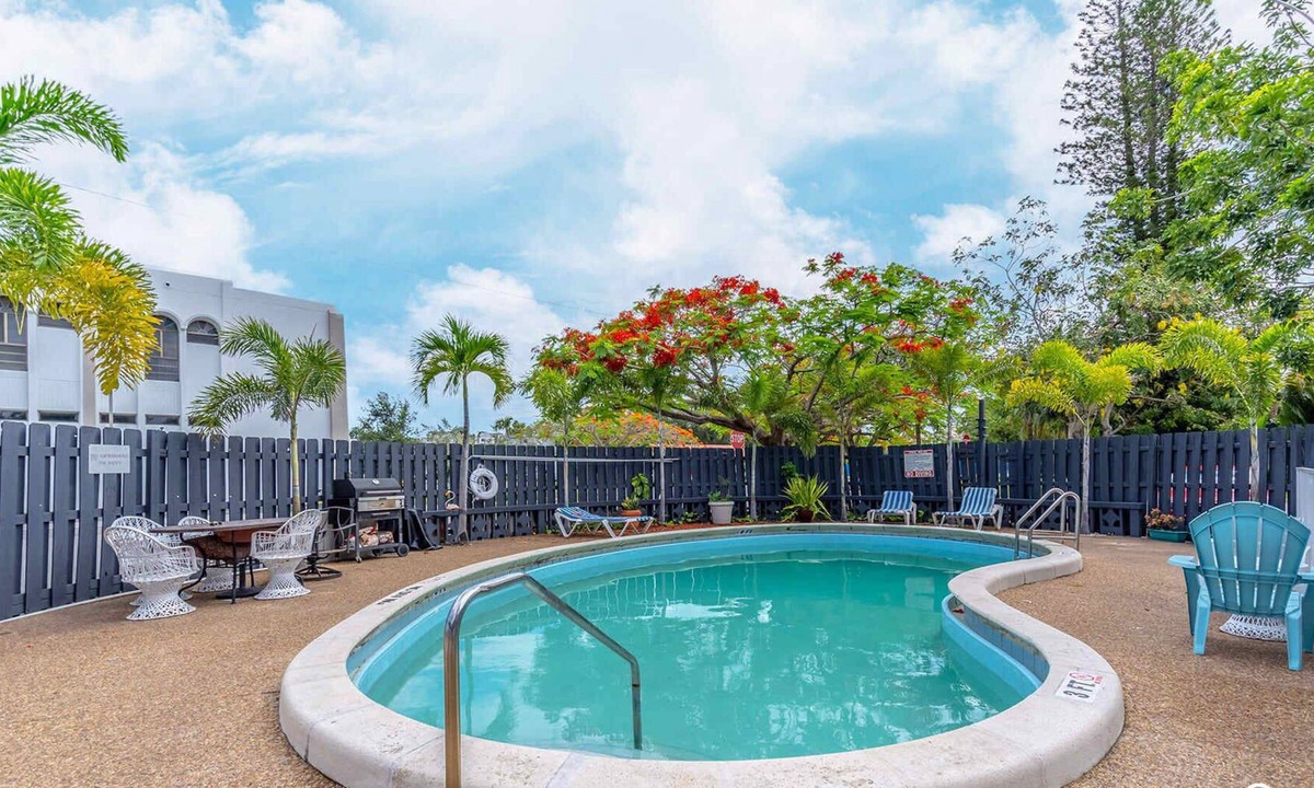 Victoria Park Apartment | Explore Ft Lauderdale|Wi-Fi| Smart TV |Pool Onsite
