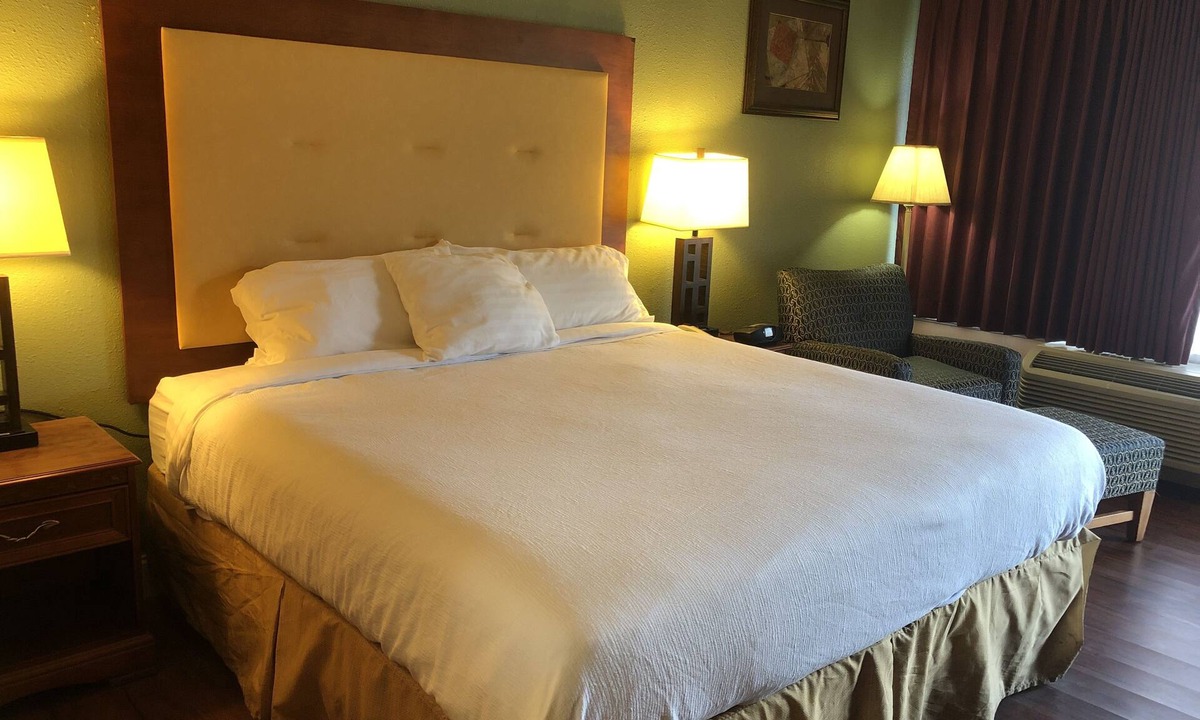 Sandston Hotel | Express Airport Inn