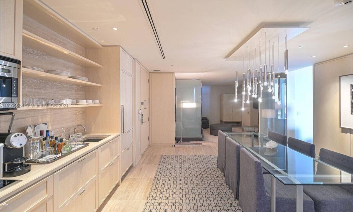 Bal Harbour Hotel | Exquisite Views from 1 BR + Den in 5 Star Beachfront Resort