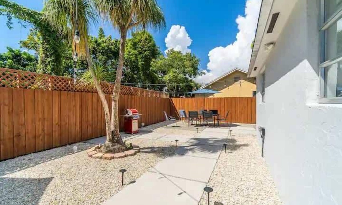 Buena Vista House | Fab 4BR Twin Villas Near Design District & Wynwood