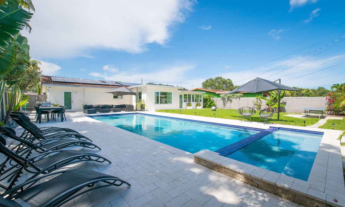 Hollywood Hills House | Fab Solar House with Heated Pool and Spa
