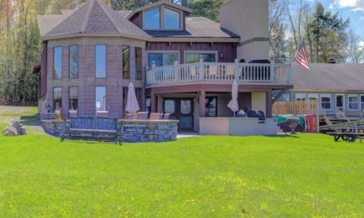 Mayfield House | Fabulous 3 bedroom lake front home in Mayfield NY with central AC