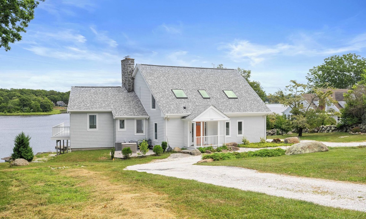 Westport House | Fabulous 4-bedroom Waterfront House with Private Dock in charming Westport