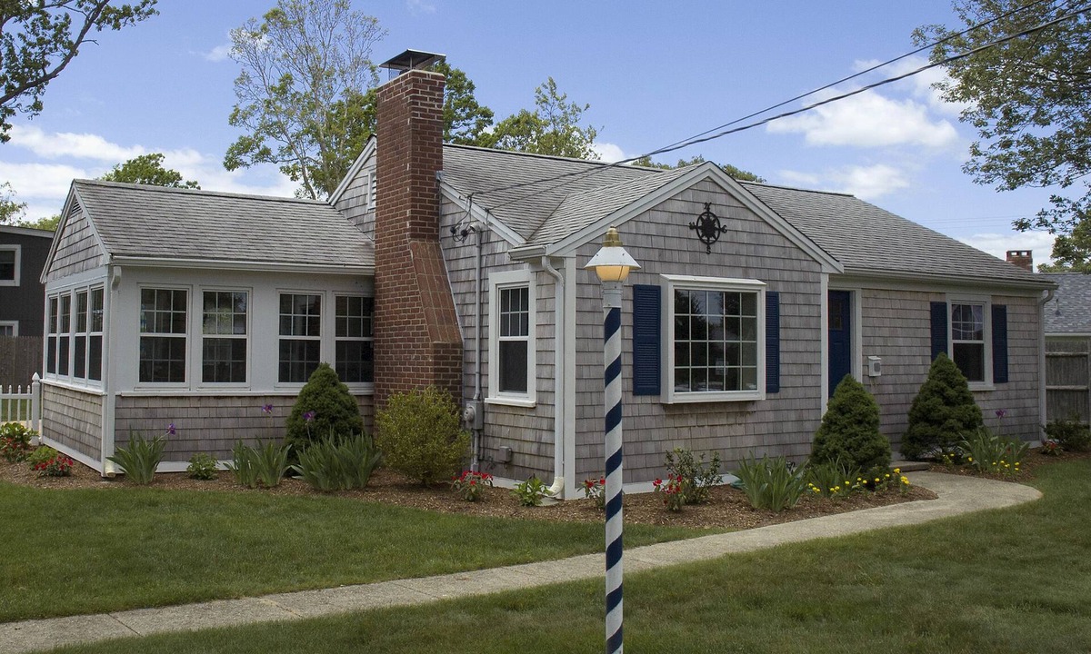 Falmouth Heights Cottage | Falmouth Heights Cottage welcomes Disabled~EVs~Pets … Walk to Beach~Harbor~Town