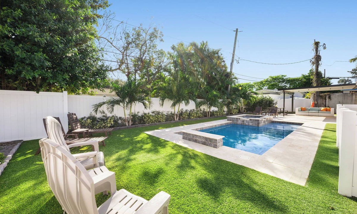 Lighthouse Point House | Family and Pet Friendly Wife and kids Will Love this Place Clean Safe - Duplex