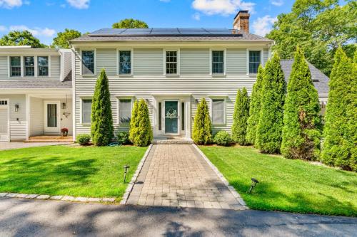 Barnstable House | Family Escape Luxury Retreat with Heated Pool&Firepit