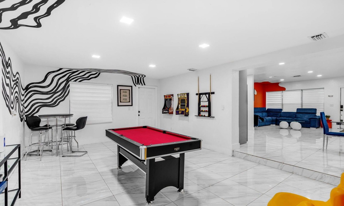 Golden Glades House | Family-Friendly 4BR Miami Home with Game Room & Pergola