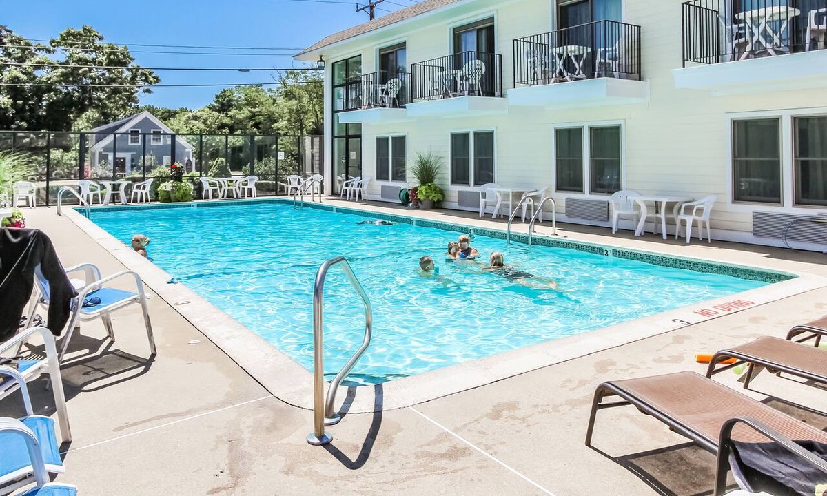 West Yarmouth Condo | Family-Friendly 1BR Condo w/Pools & Kitchenette