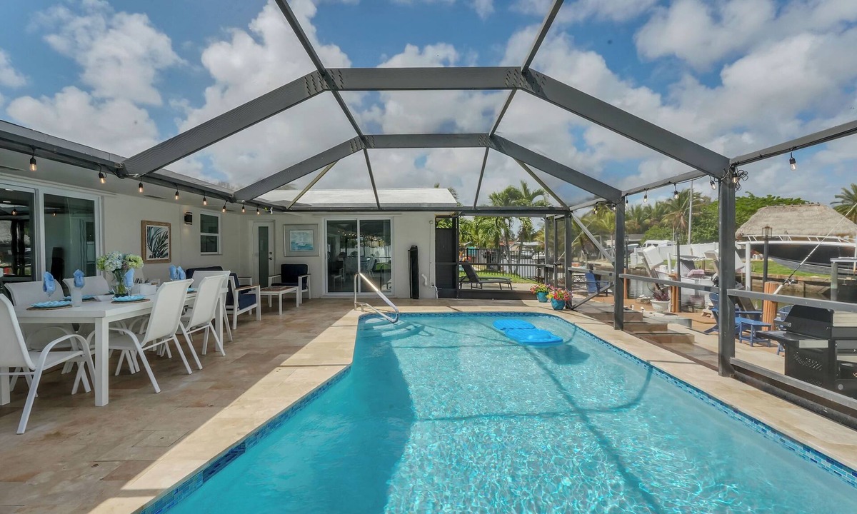 Pompano Beach House | Family Friendly 3BR Waterfront House- Private Dock, Screened Pool & Boat Parking