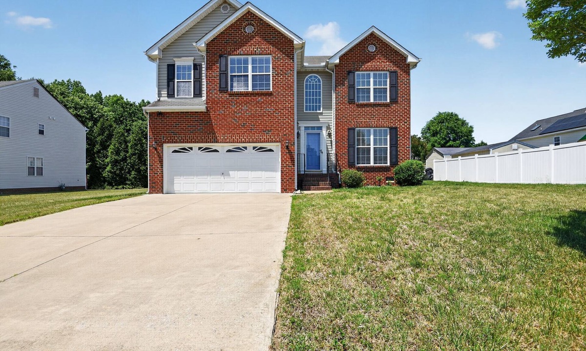 Ampthill House | Family-Friendly 3BR Retreat Near downtown Richmond