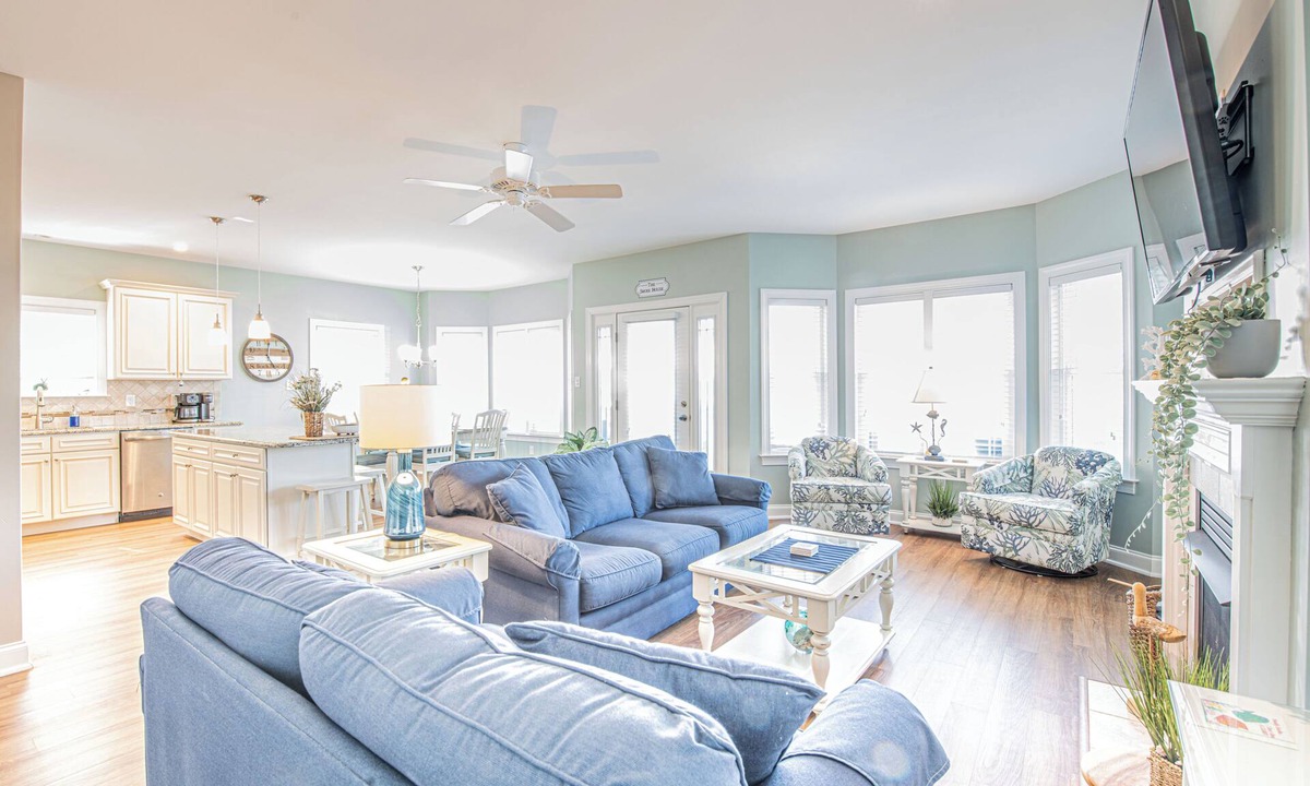 South End Condo | Family-Friendly 4BR/2.5BA, sleeps 10 - Perfect Escape for Family Linens Included