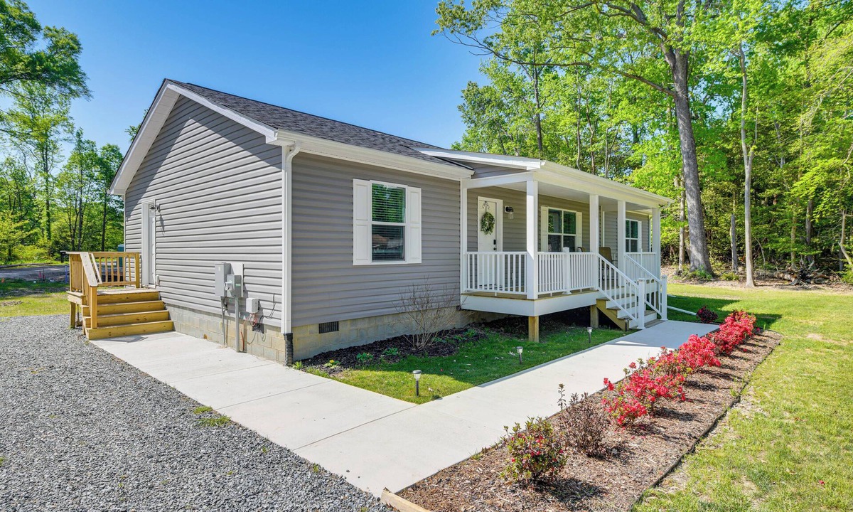 Colonial Beach House | Family-Friendly Home w/Deck Near Colonial Beach!
