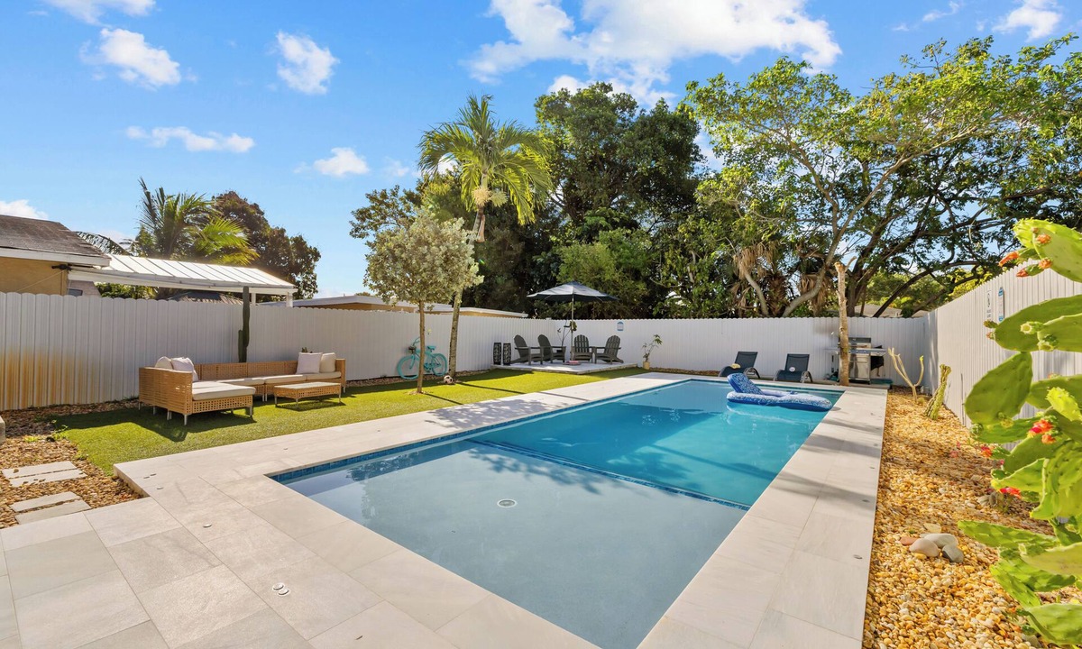 West Park House | Family Fun Retreat-Oasis Fenced Yard, Pool, Game Room, BBQ & Baby Ready