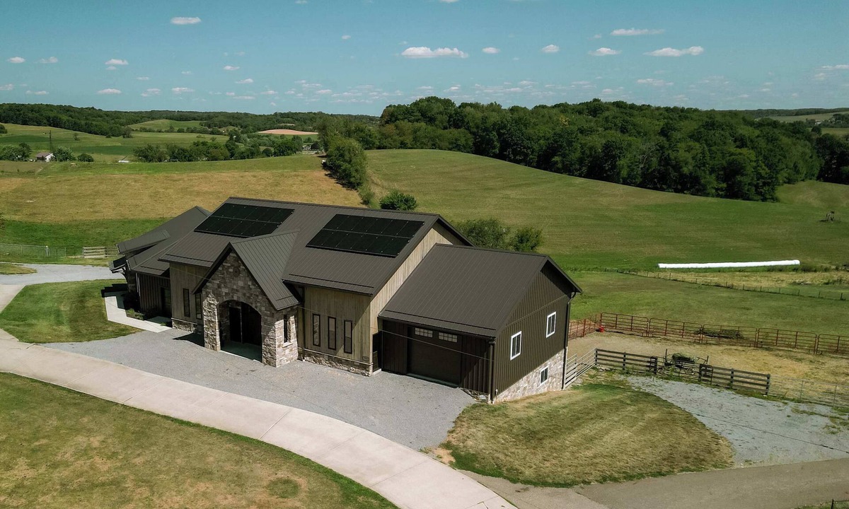 Sugarcreek House | Family Reunion Lodge w/Indoor Recreation Spaces