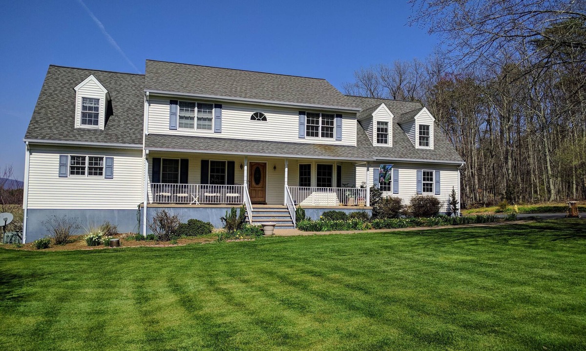 Boyd Tavern House | Farmhouse On 14 Acres. Close to Monticello & Ash Lawn Highland