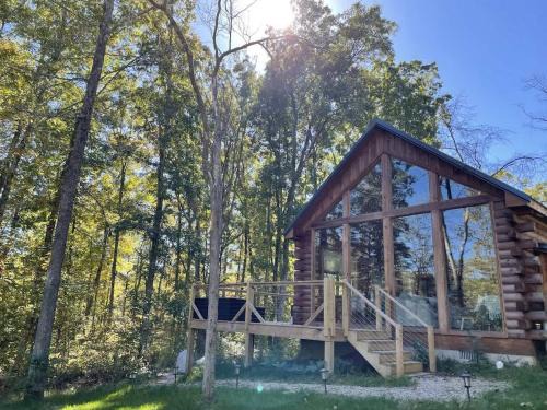 McArthur House | Fern Haven A modern take on Hocking Hills cabins
