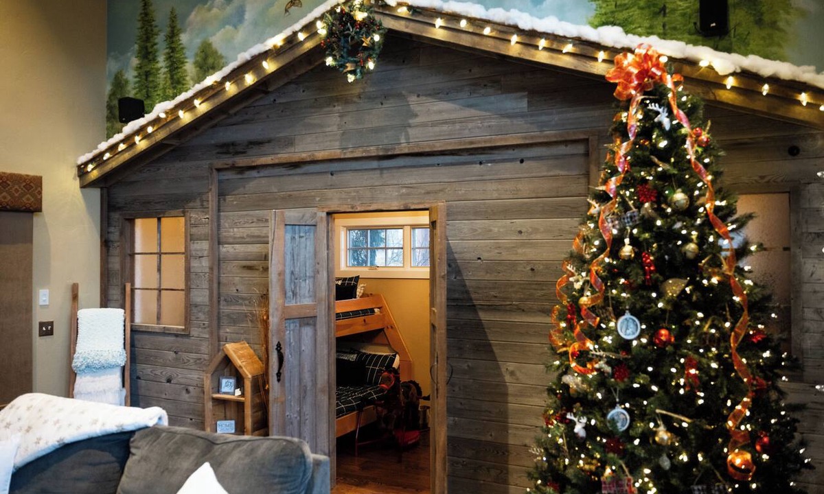Bigfork House | Festive Bigfork Estate | Ping Pong & Foosball w/Flathead River Views