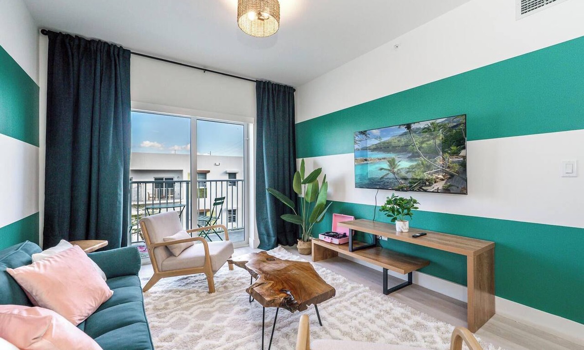 Hallandale Beach Apartment | MAJOR INTERNATIONAL SPORTING EVENT 2026 Stay! Spacious 2BR/2BA Near Miami, FLL, Casino & Parking