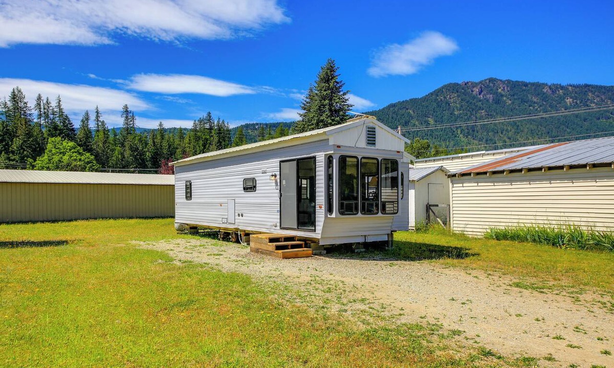 Noxon House | Fish, Hunt & Explore! Mtn-View Tiny Home in Noxon