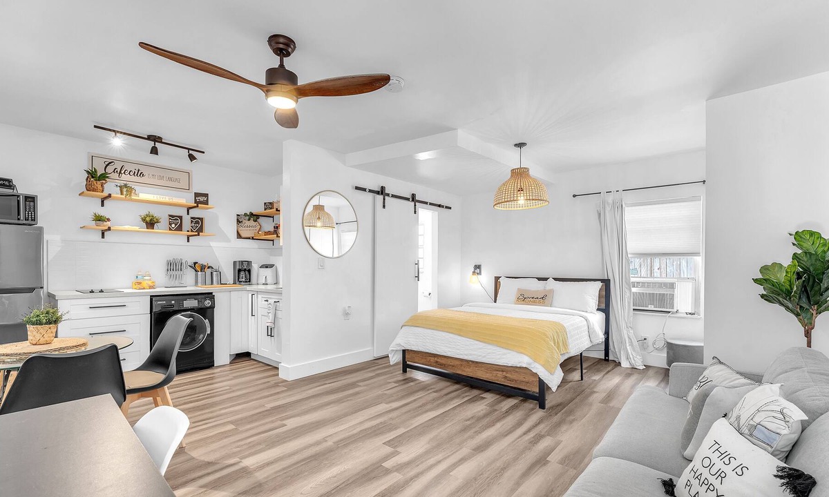 Lake Ridge Villa | Fits 2, <2 Miles from Beach, Newly Renovated, Pool