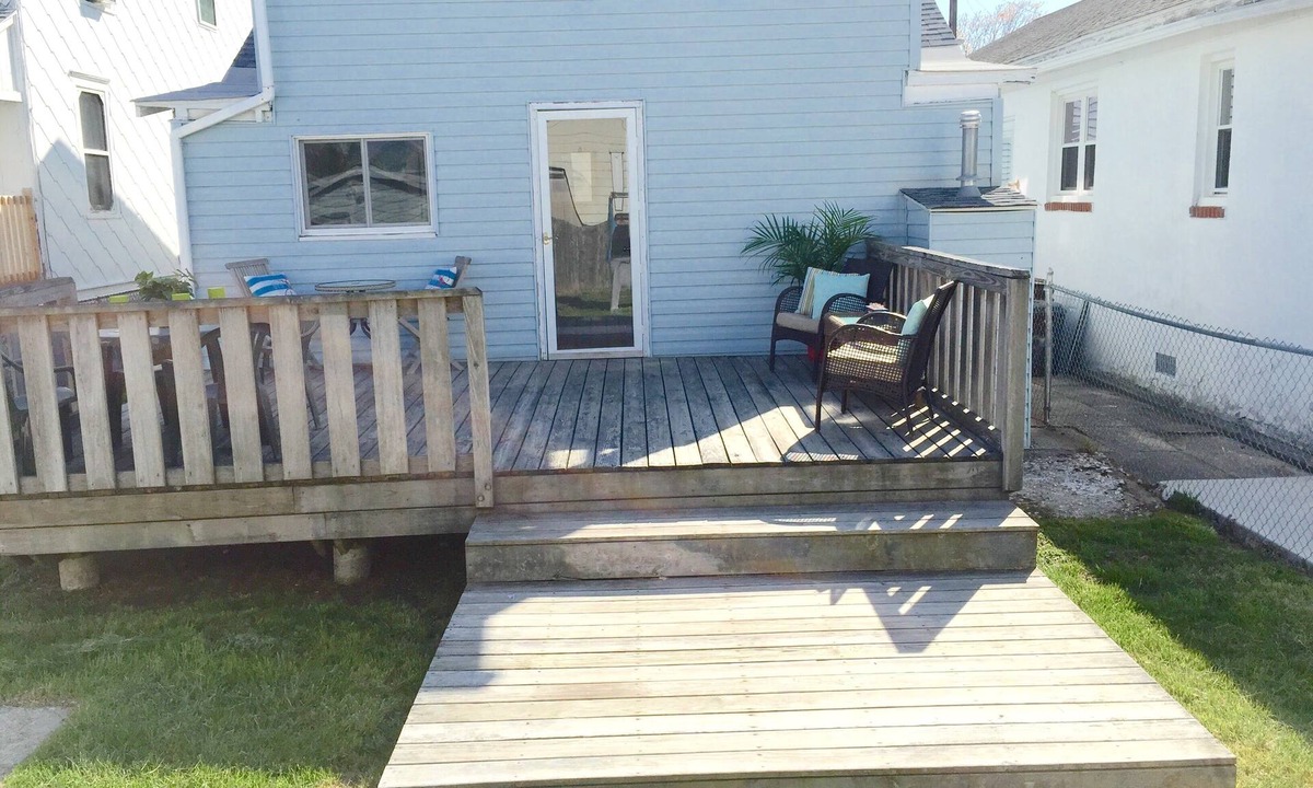 North Wildwood House | *FLASH SALE for Sept!*1 Bedroom, Yard w/Lg 2 Level Deck, Perfect Location!