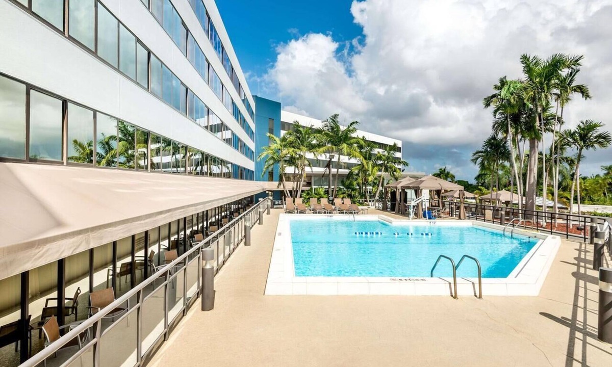 Flagami Hotel | Flexible Meeting Spaces! 4 Lovely Units, Perfect for Hosting Group Events