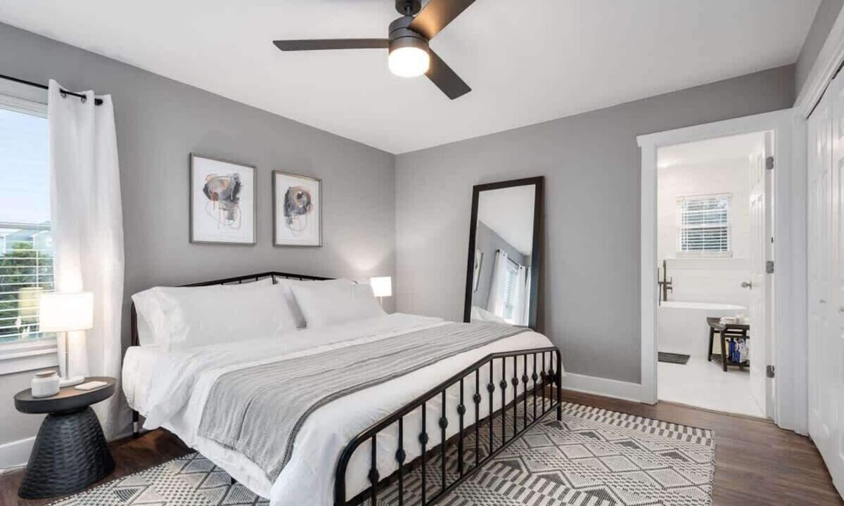 Colington House | Flexible Stays & Hot Tub!