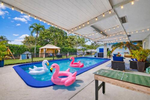 Fort Lauderdale House | FLL Family Beach Villa, Heated Pool, Kids Playground