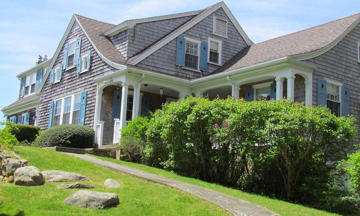 Falmouth House | FLYDO: 5 BD - Central A/C, Pet Friendly in Falmouth Moors, very close to Shining Sea Bike path, association beach and tennis courts