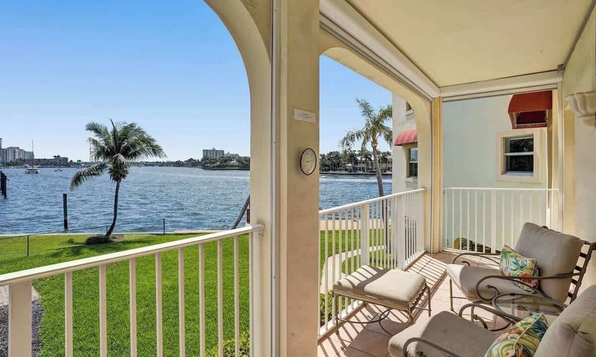 Central Beach Condo | Fort Lauderdale Yacht & Beach Club 209