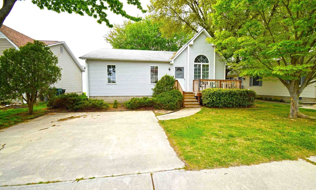 Caine Woods House | Fountain Road 13701-Bayside 137th St, W/D, AC