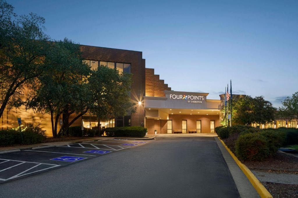 Montrose Hotel | Four Points by Sheraton Richmond Airport