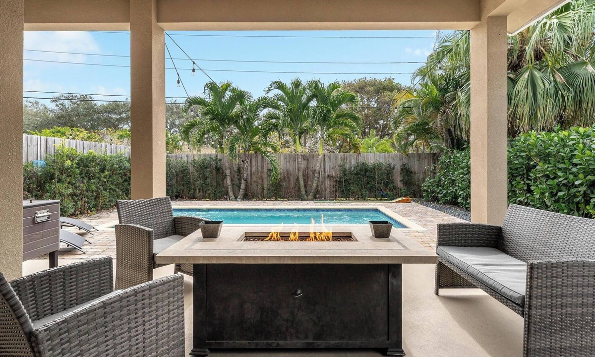 Croissant Park Villa | Fox Grand Residence- 6bd, 2 pools, pool table, ping pong