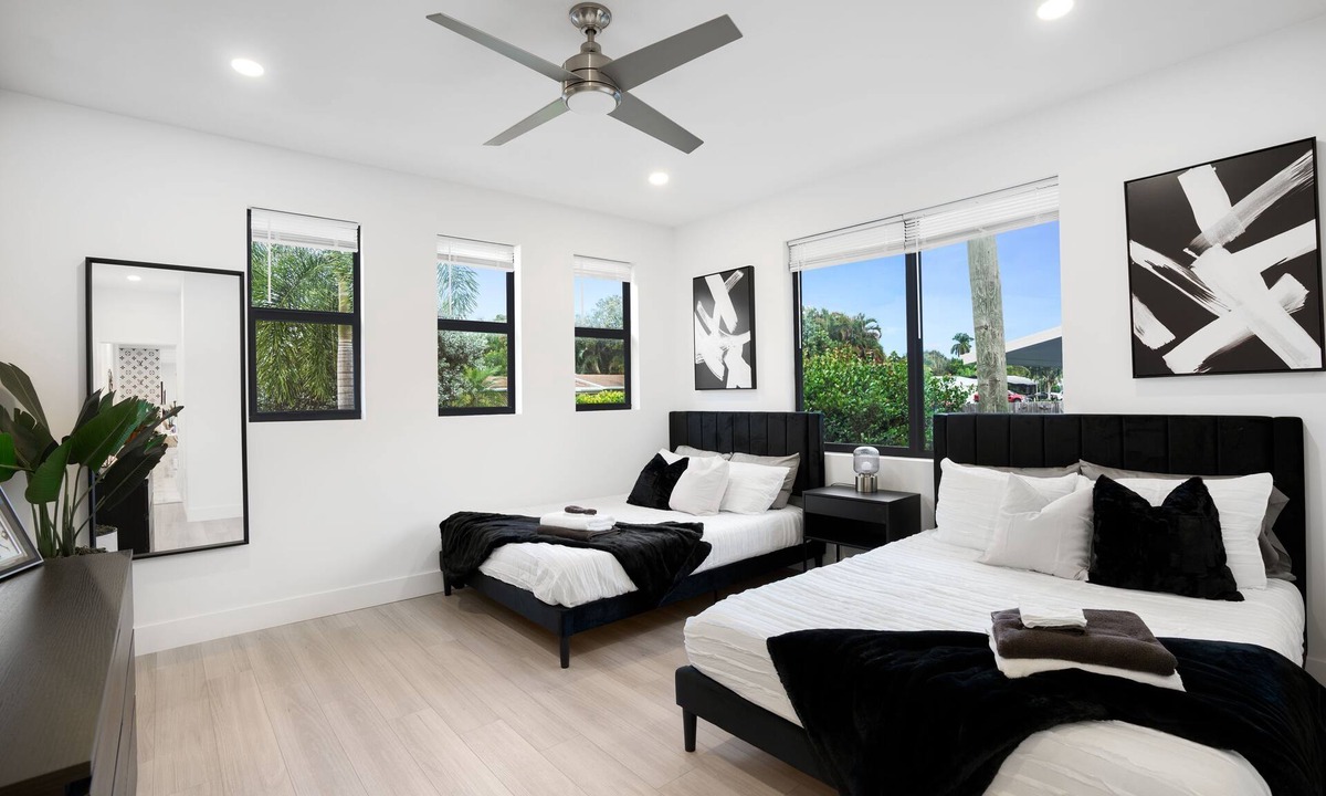 Croissant Park Apartment | Fox Grand Residence- 6bd, 2 Pools & Pool Table