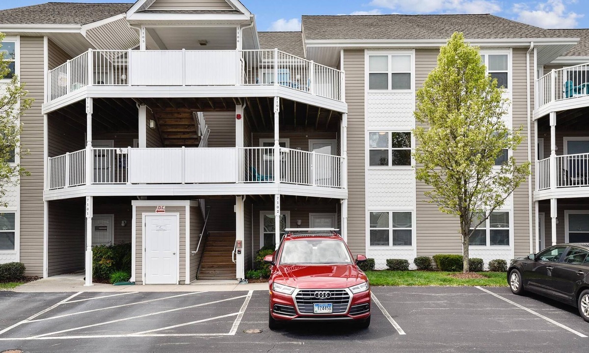 Ocean View Condo | FREE DAILY ACTIVITIES INCLUDED!! Bethany Bay is a beautiful resort community located along the shore of the Indian River Bay where you'll find the luxury of a "get- away- from- it- all" retreat and "close to everything" convenience.