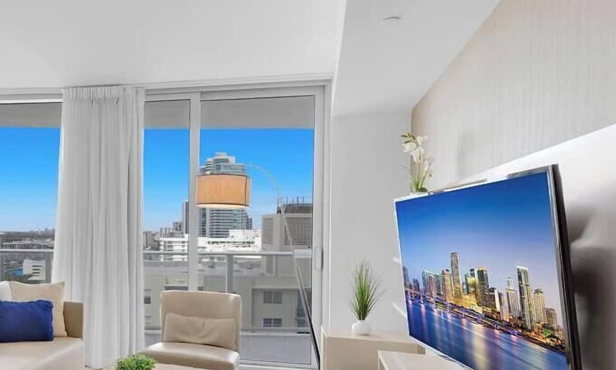 Hollywood South Central Beach Apartment | Free Parking Seabreeze 1BR Ocean View Balcony