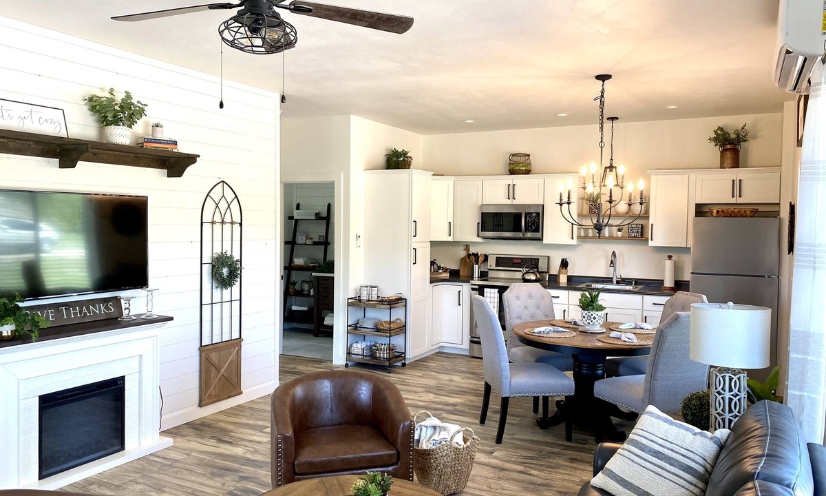 Columbia Falls House | French Country Farmhouse -15 min from Glacier NP-Whitefish Mtn, & Flathead Lake!