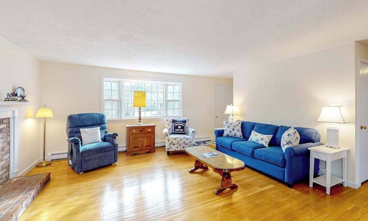 South Chatham House | Friendly retreat with a deck, AC, and board games - stellar central location