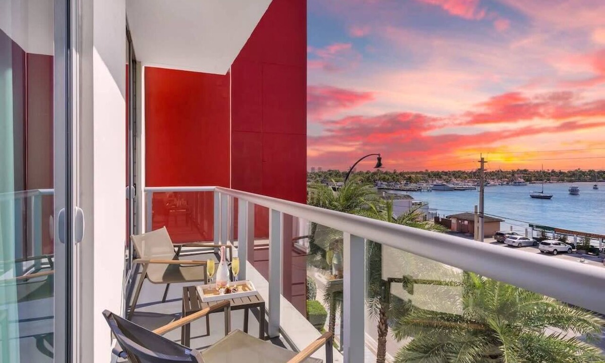 Hollywood Apartment | Front Bay View Terrace | Amazing Pool