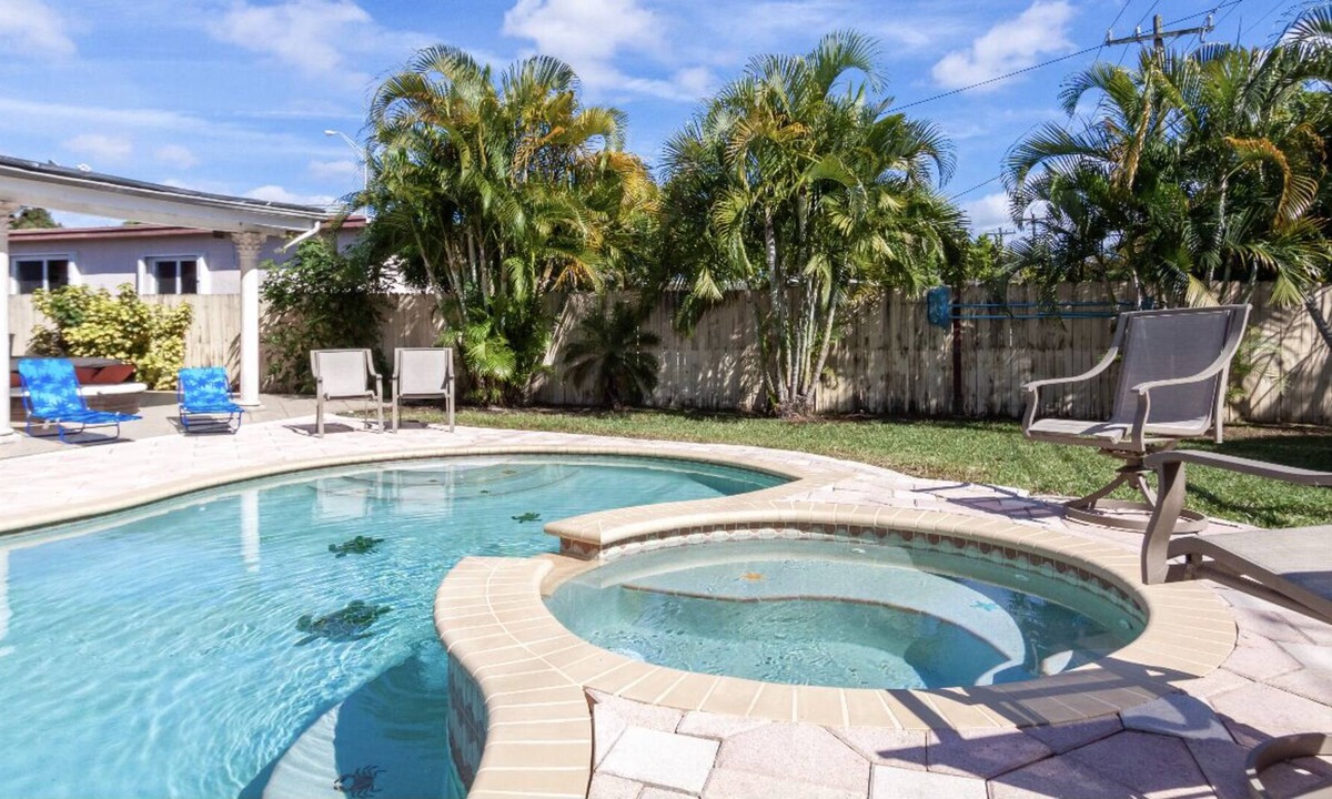 Hialeah House | Full house with pool and jacuzzi