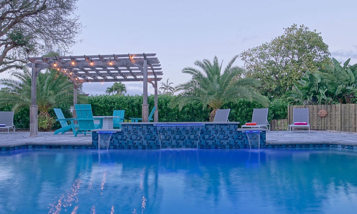 Coral Springs House | Fully Renovated Family Retreat Huge Pool Pet Friendly EV Charger