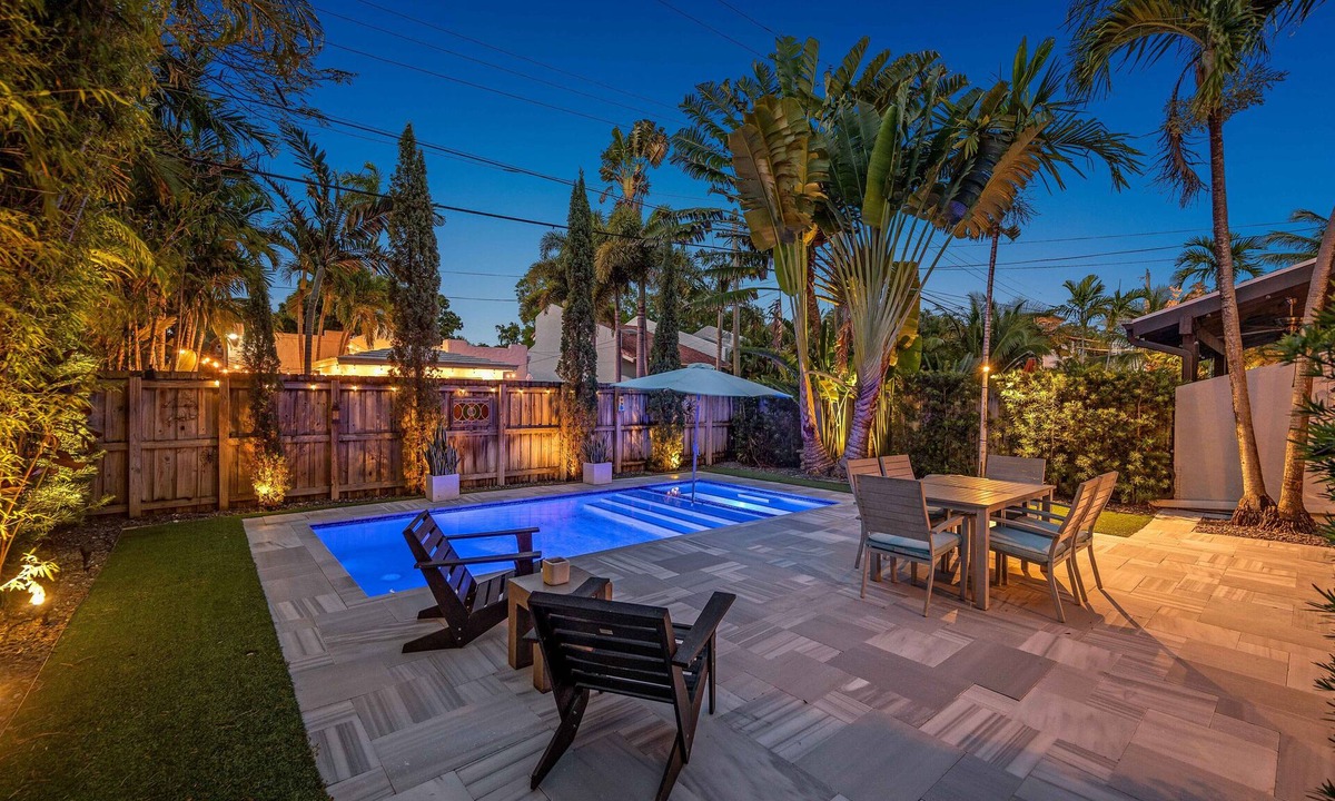 Colee Hammock House | Fun Location! 1 block walk to Las Olas blvd in Ft. Lauderdale w/Pool & parking